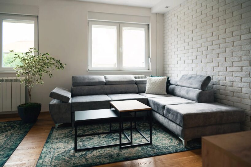 A fully furnished Austin apartment living room ready for move-in